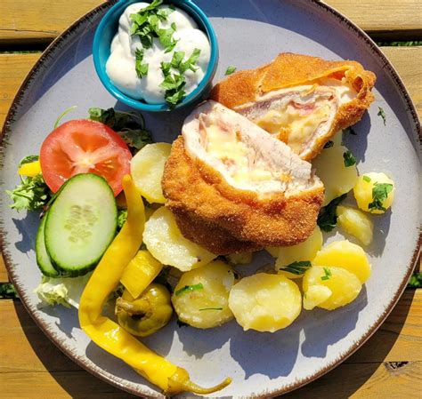 Ilustrácia kuracích kúskov s parmezánom