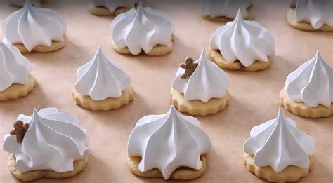 Snehové pusinky rôznych tvarov a farieb