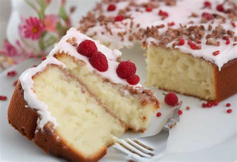 Zmes kyslej smotany, vajec a korenia