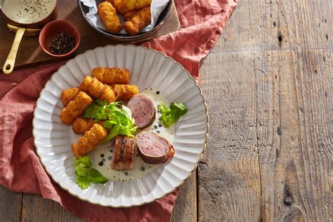 Mozzarella obalená v prosciutte na tanieri