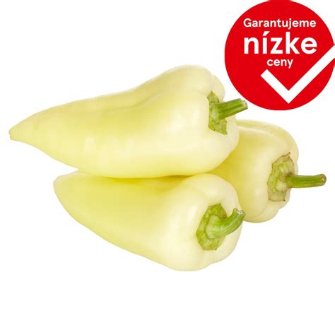 Zrelá biela paprika na rastline