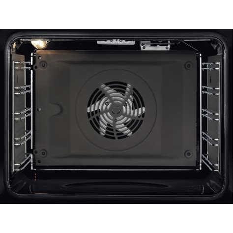 Ilustrácia parnej rúry Electrolux s rôznym príslušenstvom