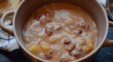 Zloženie fazuľového prívarku: fazuľa, cibuľa, korenie
