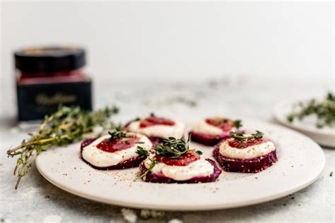 Mousse z ovčieho syra s ovocným coulis