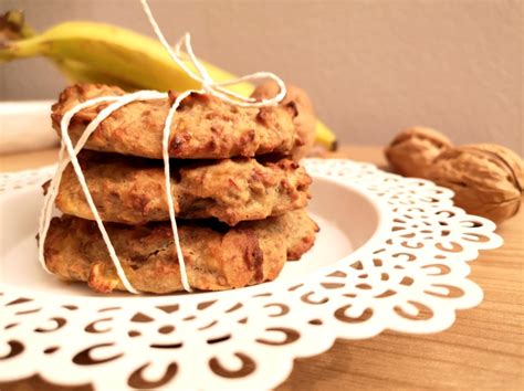 Ingrediencie na banánové sušienky: banány, ovsené vločky, orechy