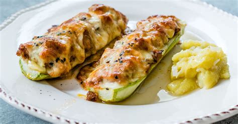 Zapekaná cuketa s plátkami slaniny a syra