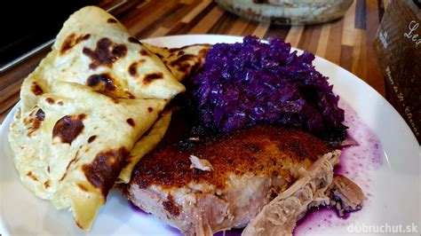 tanier s pečenou kačicou, lokšami a kapustou