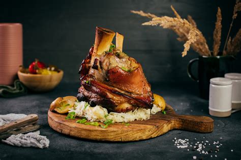 Pečené bravčové koleno s kapustou