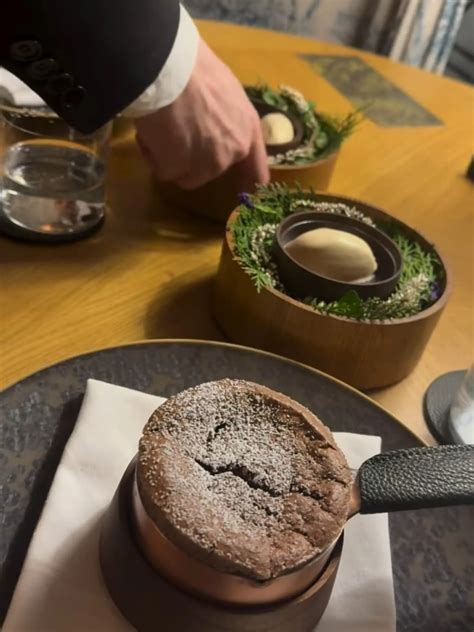 elegantný dezert v michelinskej reštaurácii