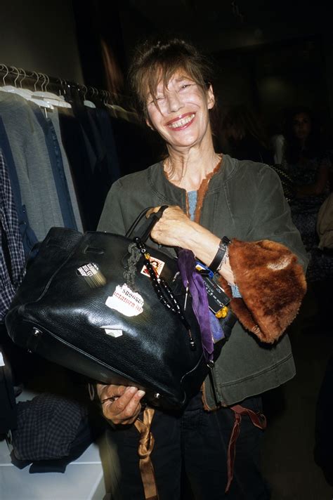 Jane Birkin s prúteným košíkom
