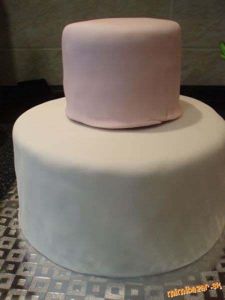 detail vystuženia poschodovej torty