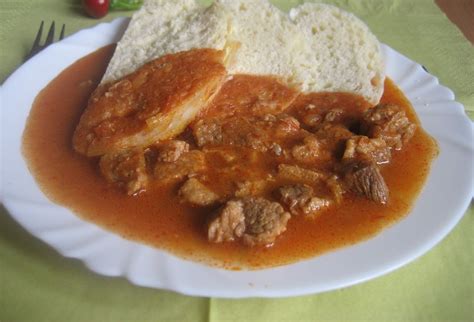 Ilustrácia hotového jedla bravčové ľadvinky na maďarský spôsob