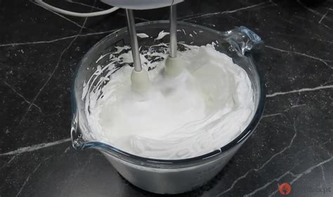Príprava maslového krému nad vodným kúpeľom