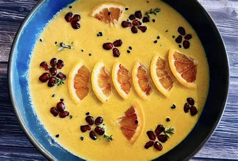 Ilustrácia čerstvej kačice s bylinkami a pomarančom