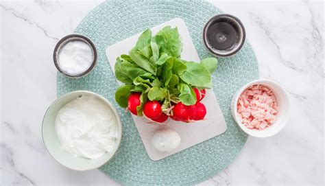 Ingrediencie na tvarohovú nátierku s redkovkou