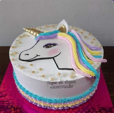 Ukážka torty zdobenej jedlým papierom s motívom jednorožca