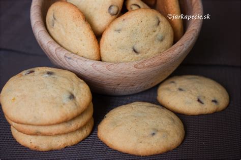 rozmixované maslové keksy s maslom