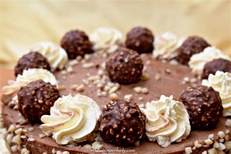 Pohľad na prierez Ferrero Rocher torty