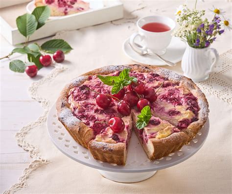 Miska s čerstvými višňami