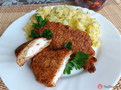 Ilustračná fotografia bravčového rezňa v syrovom cestíčku