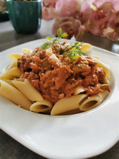 Štruktúra jedla s tuniakom a cestovinami