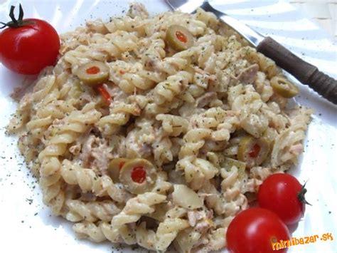 Jednoduché penne s tuniakom a olivami
