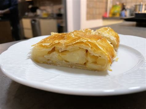 hotová jablková štrúdľa