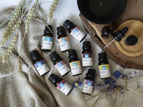 Ilustrácia aromalampy s čajovou sviečkou a miskou na esenciálny olej