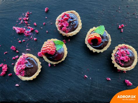 Ukážka rôznych spôsobov zdobenia tartaletiek