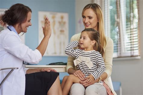 Návšteva lekára pre diagnostiku a liečbu hemoroidov