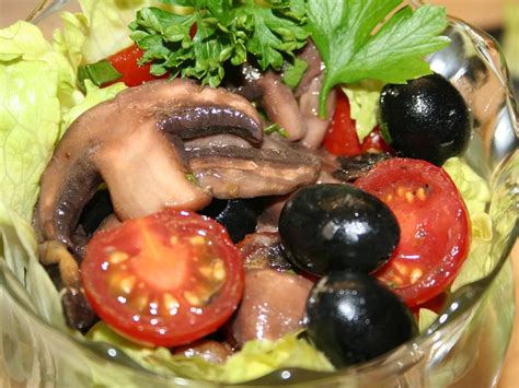 Ilustračná fotografia pripravených marinovaných šampiňónov