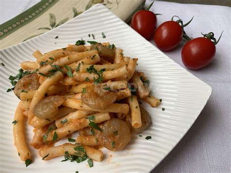 Ilustračné foto šťavnatých rezňov s kečupovou omáčkou