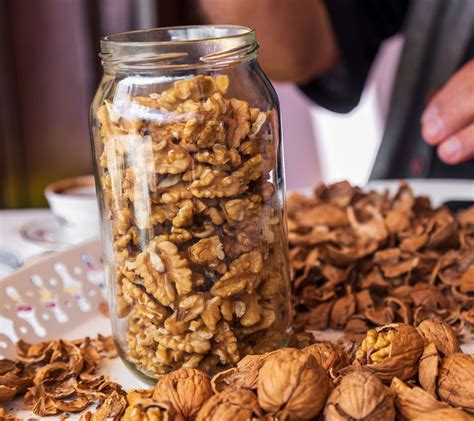 Tabuľka s nutričnými hodnotami vlašských orechov