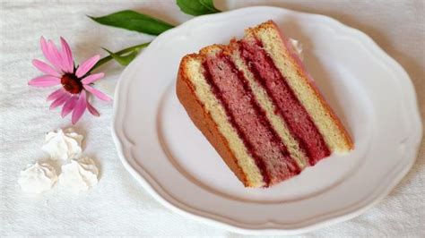 hotová ozdobená punčová torta