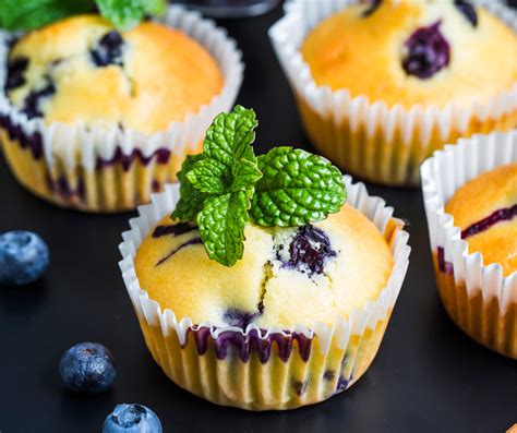 Zmes suchých a mokrých ingrediencií na muffiny