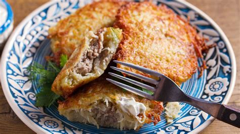 rôzne druhy mäsa na plnené zemiakové placky