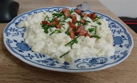 Hotové bryndzové halušky s opečenou slaninkou