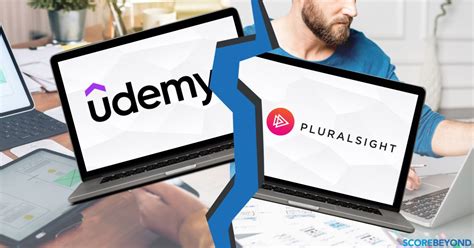 Infografika porovnávajúca Udemy a Pluralsight