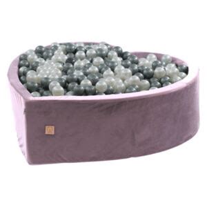 Detaily suchého bazéna s guličkami