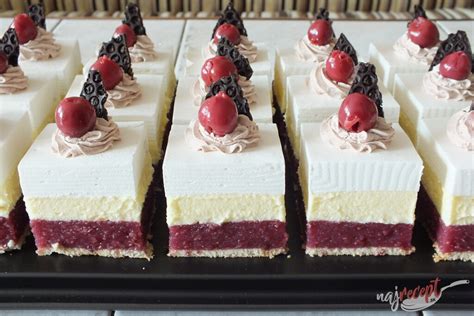 Príprava cesta na nepečené višňové rezy