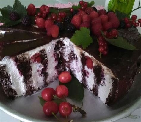 čokoládová torta bez múky s ovocím