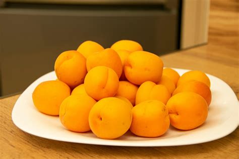 Čerstvé marhule a ingrediencie na dip