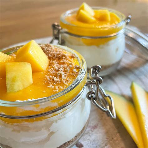 Ukážka vrstveného mango cheesecaku v pohári