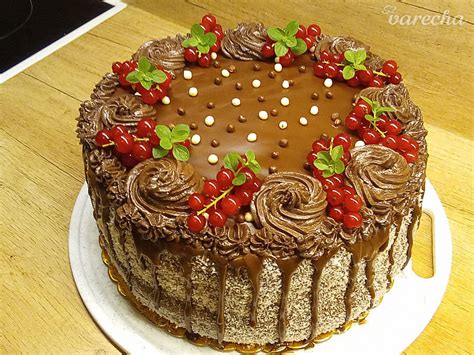 Torta plnená krémom z mascarpone a rastlinnej šľahačky