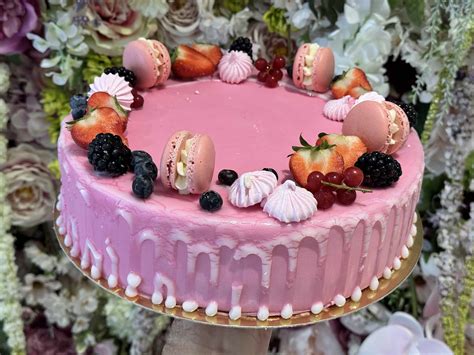 Torta zdobená lízankami