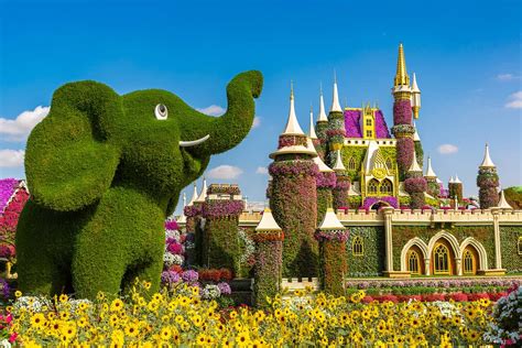 Dubai Miracle Garden s kvetinovými sochami