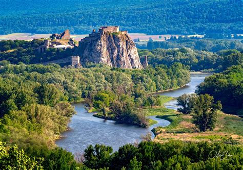 Hrad Devín pri sútoku Dunaja a Moravy