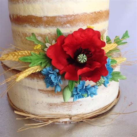 Svadobná torta s lúčnymi kvetmi