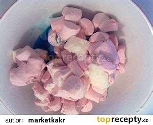 farebná poťahovacia hmota z marshmallow