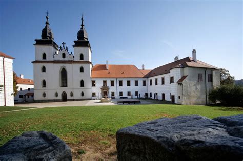 Pohľad na Slaný s dominantou Slánskej hory
